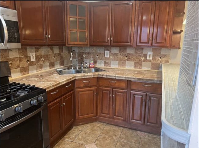 4337 H St in Philadelphia, PA - Building Photo - Building Photo