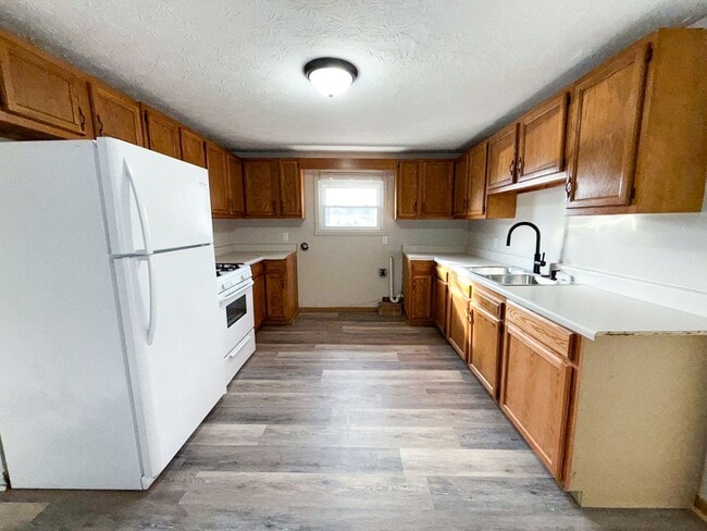 property at 1712 Little Ave