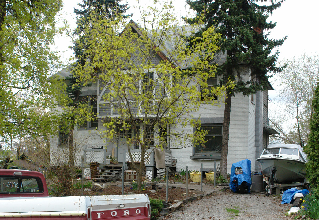 1424 W 6th Ave in Spokane, WA - Foto de edificio