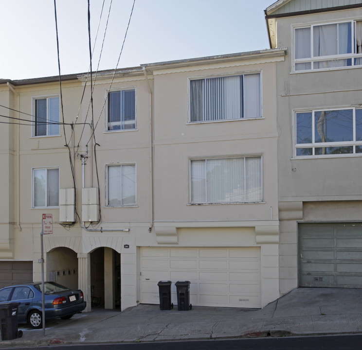 266 Abbot Ave in Daly City, CA - Building Photo