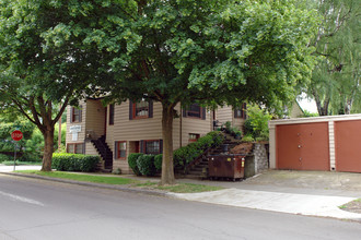 2326-2338 NE Everett St in Portland, OR - Building Photo - Building Photo