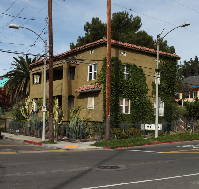 1201 W Court St in Los Angeles, CA - Foto de edificio - Building Photo