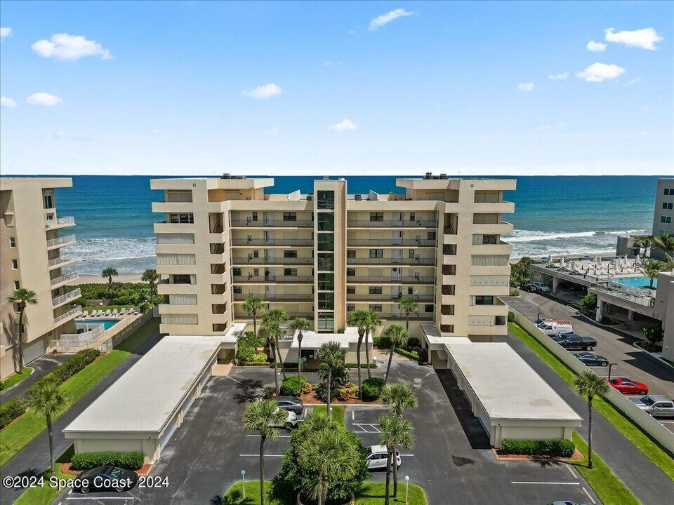 2725 N Hwy A1A in Indialantic, FL - Foto de edificio