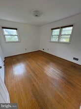 9702 Singleton Dr in Bethesda, MD - Building Photo - Building Photo