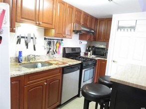 64-34 Grand Central Pkwy-Unit -1f in Queens, NY - Building Photo - Building Photo