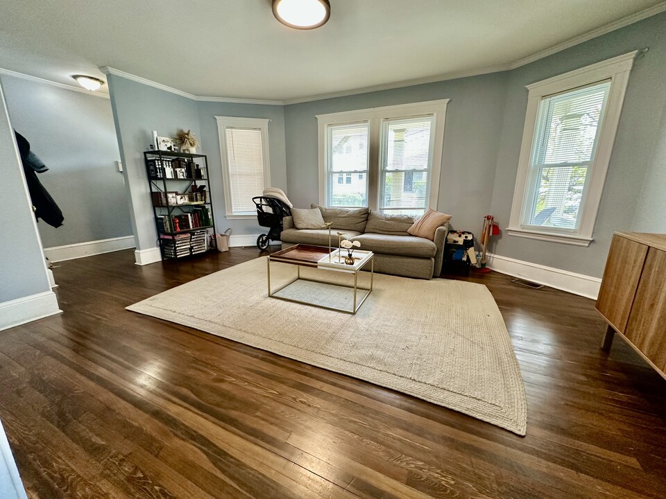2 Priscilla Rd, Unit 1 in Boston, MA - Foto de edificio