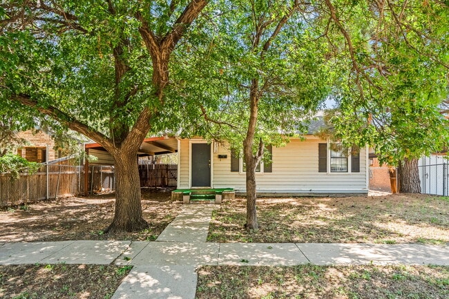 2313 20th St in Lubbock, TX - Building Photo - Building Photo