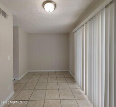 2873 Yellow Pine Ct-Unit -4 in Jacksonville, FL - Foto de edificio - Building Photo