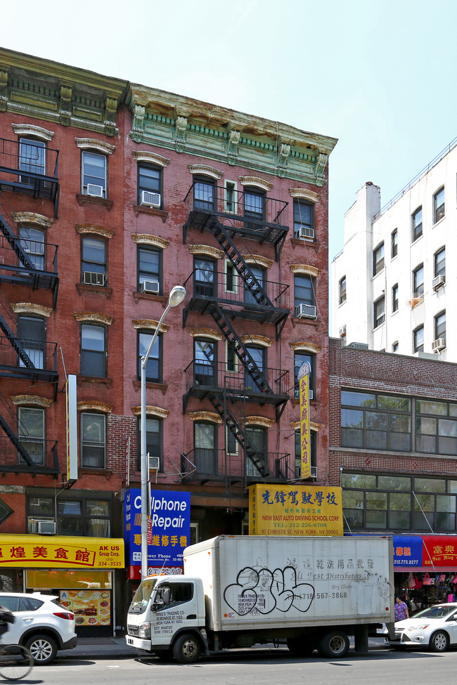 97 Chrystie St in New York, NY - Foto de edificio - Building Photo