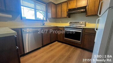 31151 S Needy Rd in Canby, OR - Building Photo - Building Photo