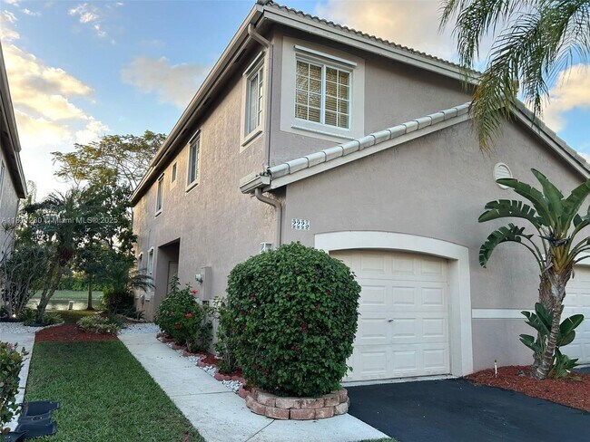 2225 Salerno Cir in Weston, FL - Building Photo - Building Photo