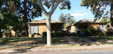 301 E Morris Ave in Modesto, CA - Foto de edificio - Building Photo