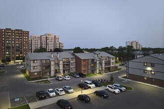 Meadowvale Gardens Apartment in Mississauga, ON - Building Photo - Building Photo