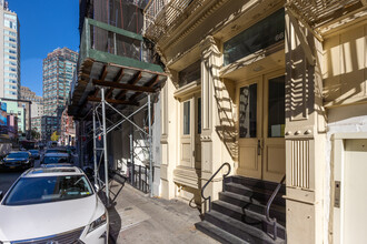 Co-op in New York, NY - Foto de edificio - Building Photo