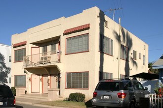 1140-1146 Gladys Ave in Long Beach, CA - Building Photo - Building Photo