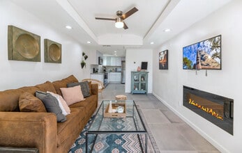 2610 N 24th St, Unit Casita 1 in Phoenix, AZ - Foto de edificio - Building Photo