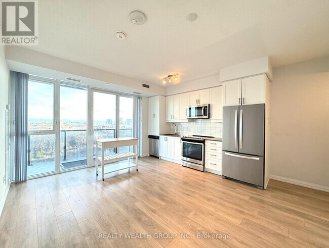 7895 Jane St in Vaughan, ON - Building Photo - Building Photo