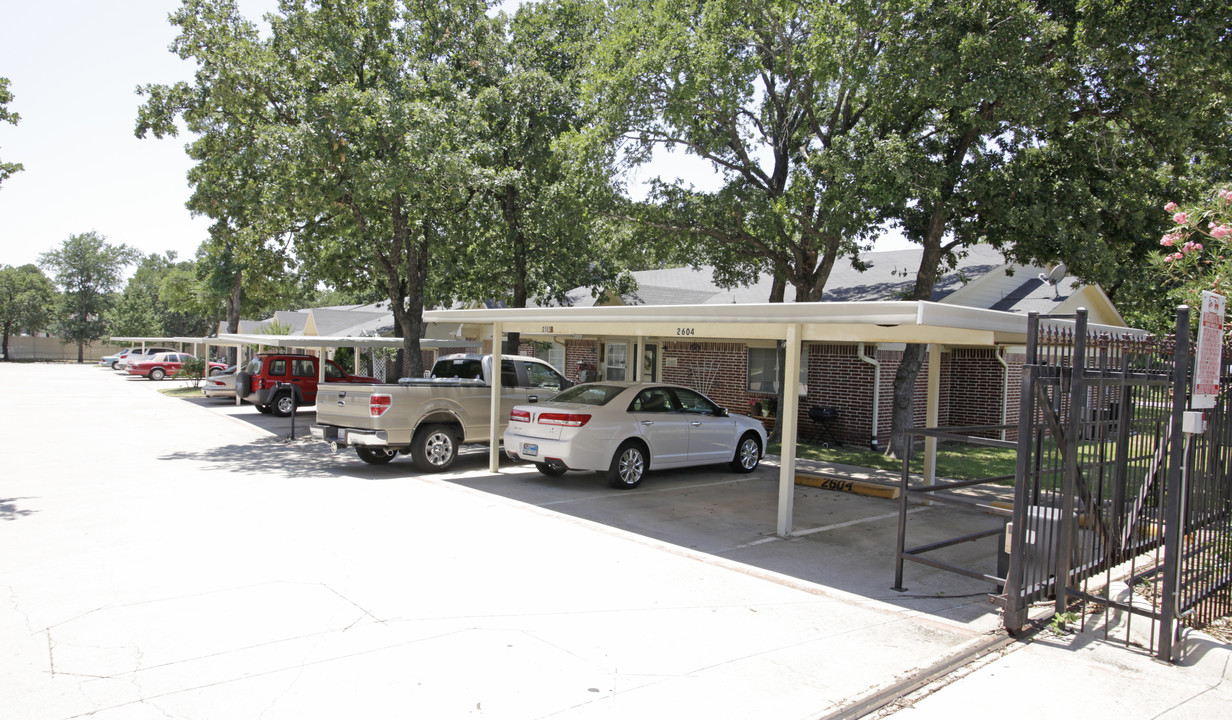 Sunny Ridge in Hurst, TX - Building Photo