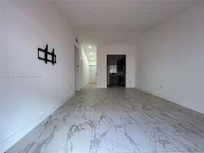 5214 W 24th Way in Hialeah, FL - Building Photo - Building Photo