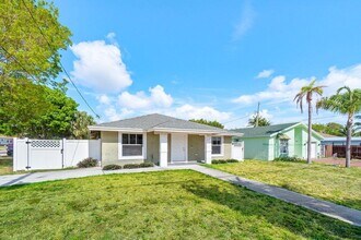 4301 Greenwood Ave in West Palm Beach, FL - Building Photo - Building Photo