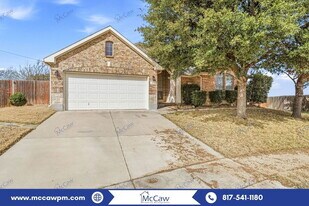 24 Beechcreek Dr in Edgecliff Village, TX - Building Photo