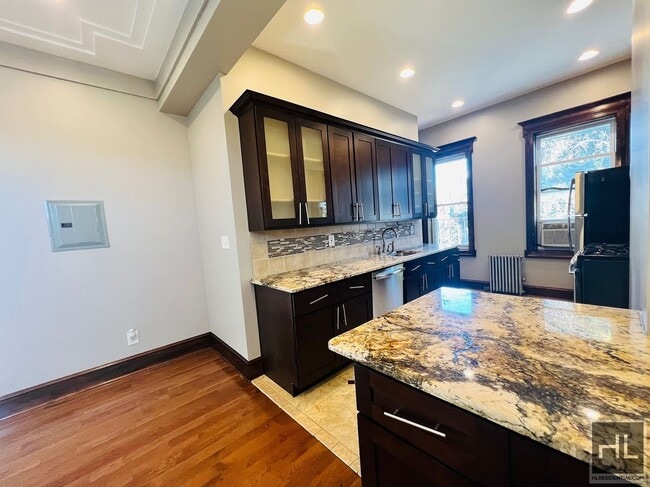 290 Menahan St in Brooklyn, NY - Building Photo - Building Photo