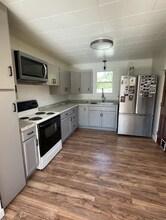 910 Valley View Dr in Medford, OR - Building Photo - Building Photo