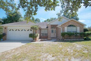 5947 Grandview Dr in Milton, FL - Building Photo