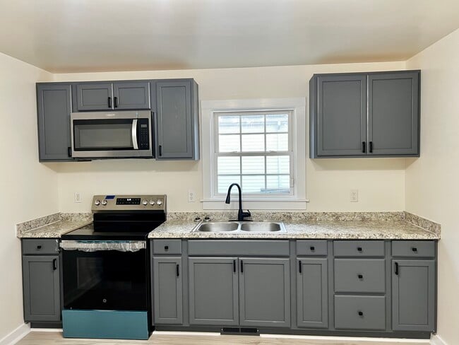 928 Farmer St in Petersburg, VA - Building Photo - Building Photo