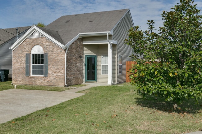 property at 1139 Alandee St.