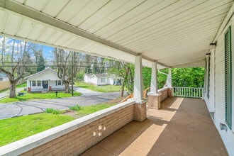 2325 Cedar Ln in Knoxville, TN - Building Photo - Building Photo