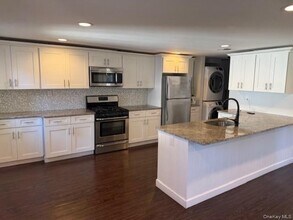 180 Jefferson St in East Islip, NY - Building Photo - Building Photo