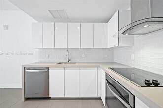 1600 NE 1st Ave, Unit 2420 in Miami, FL - Building Photo - Building Photo