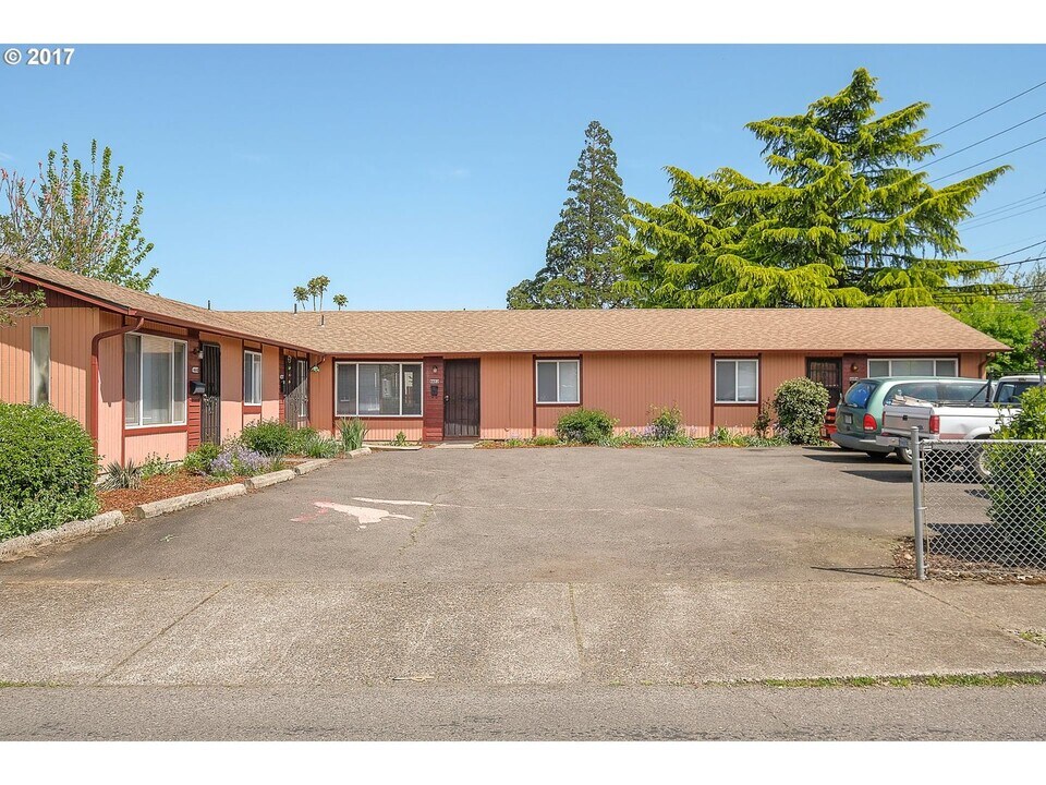 4452 SE 61st Ave in Portland, OR - Building Photo