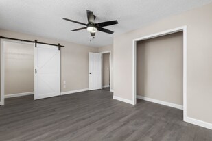 23110 Triple Ln in St. Robert, MO - Building Photo