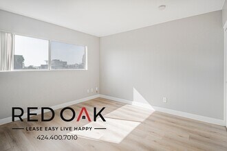 6700 Franklin Pl in Los Angeles, CA - Foto de edificio - Building Photo