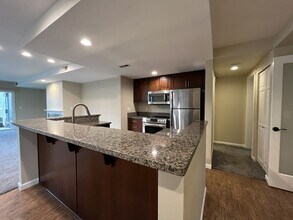 123 N Hayden Bay Dr in Portland, OR - Building Photo - Building Photo