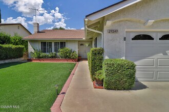 29249 Hillrise Dr in Agoura Hills, CA - Building Photo - Building Photo