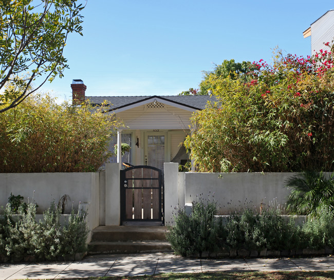 1222 Chelsea Ave in Santa Monica, CA - Foto de edificio - Building Photo