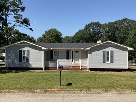 220 Larchwood Dr in Simpsonville, SC - Building Photo