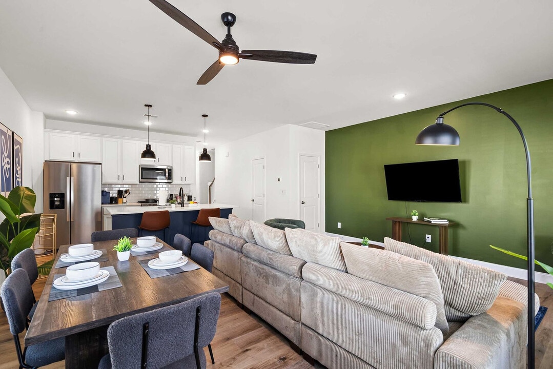 8021 Brightside Dr in Charlotte, NC - Building Photo