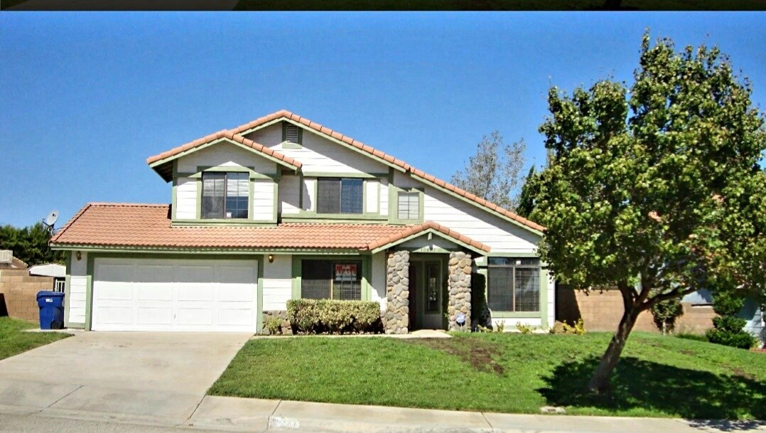 40447 Colina Ct in Palmdale, CA - Building Photo