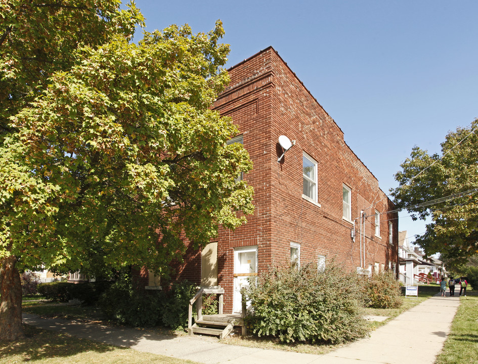 500 N Butler Blvd in Lansing, MI - Building Photo