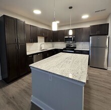 340 W Diehl Rd in Naperville, IL - Building Photo - Building Photo