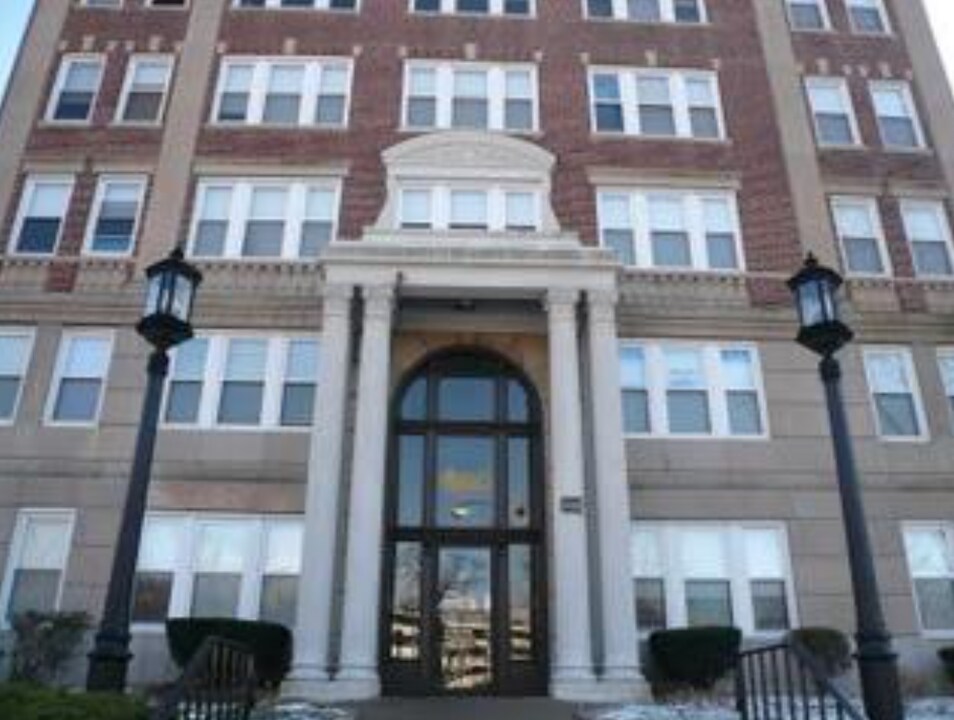 1851 Commonwealth Ave, Unit 1 in Boston, MA - Building Photo
