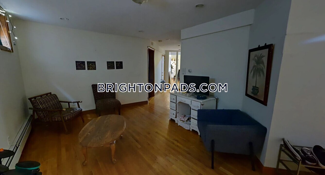 1422 Commonwealth Ave, Unit 7 in Boston, MA - Building Photo