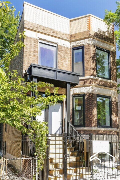 2648 W Augusta Blvd in Chicago, IL - Building Photo
