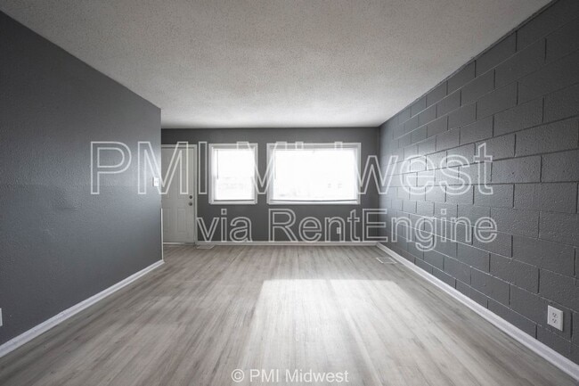 6056 E 16th St in Indianapolis, IN - Foto de edificio - Building Photo