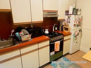 94 W Cedar St, Unit 2 in Boston, MA - Building Photo - Building Photo