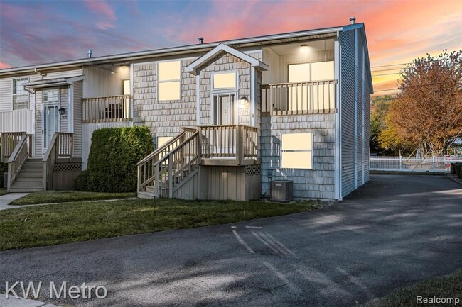 property at 1563 N Bywood Ave